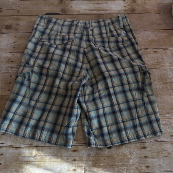 Men’s Plaid shorts by Tommy Bahama. Size 32 - Picture 5 of 6